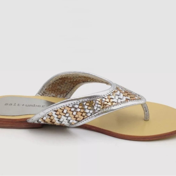 Salt + umber Women's Silver and Tan Sandals Flip flops Sz 9 NWOT - Picture 2 of 8